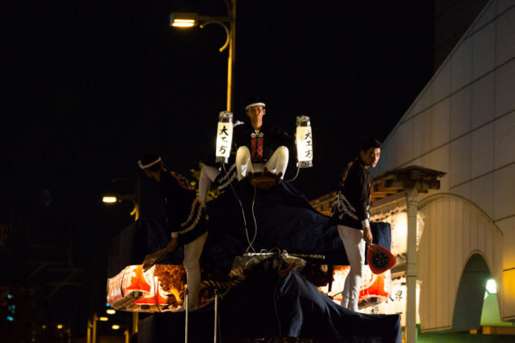 The days activities draw to a close at the Kishiwada Danjiri Matsuri in Osaka, Japan.