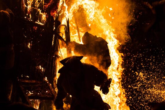 After each attempt at the suzumi, the men are splashed with water before repeating the process.