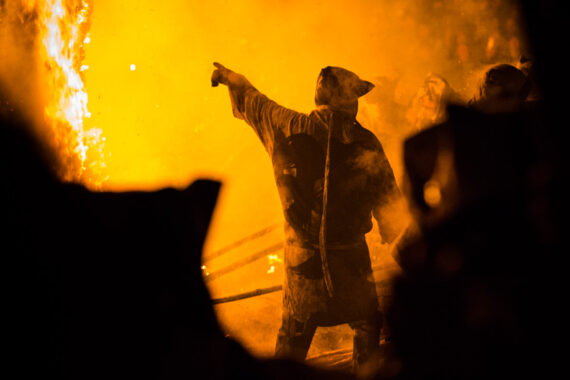 The air becomes thick with smoke as the structure of the suzumi weakens.